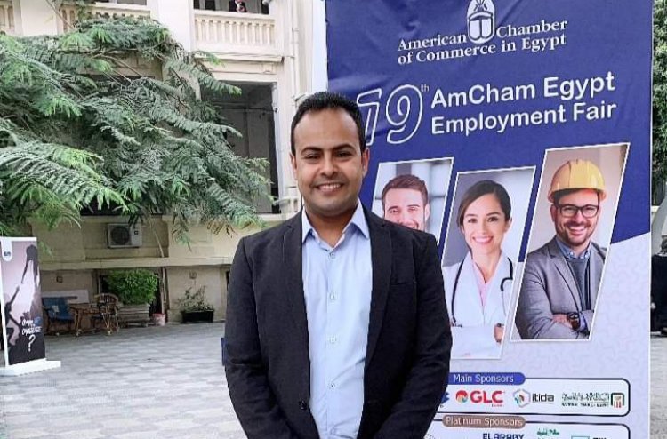 A person can turn a difficult opportunity into a happy opportunity to learn or grow by helping others, and this is exactly what Abd Elweakeel Ali Enany did