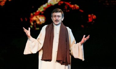 The great artist Mohamed sobhi will start a new season for his play  " Nojoom Al- Zuhr " starting on January 13, 2022 after a period of vacation .