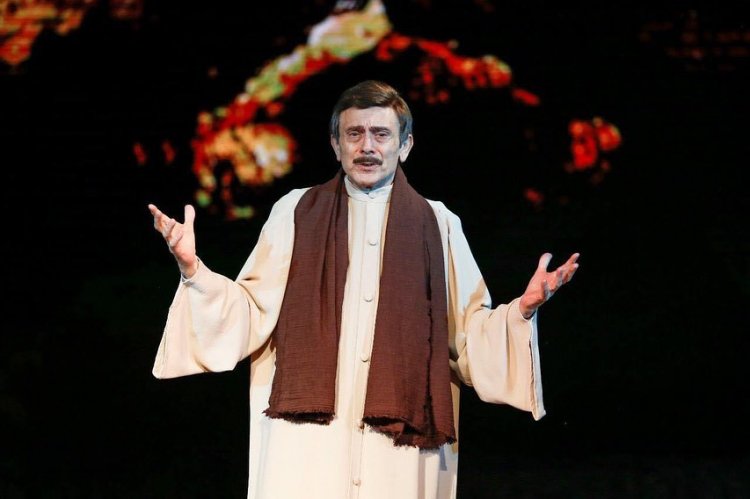 The great artist Mohamed sobhi will start a new season for his play  " Nojoom Al- Zuhr " starting on January 13, 2022 after a period of vacation .