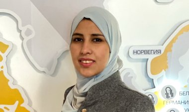 This girl predicts the future by constantly thinking about scientific research.