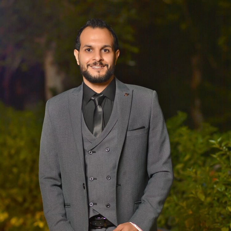 سفير المساعدة محمد صبحي يقدم مبادرة "علموهم" لتعليم الخرجين بالمجان