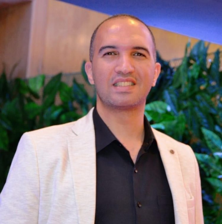 Khaled Farouk, graduated from faculty of arts history department Ain shams university,Studied The Trainer Certificate at ESLSCA University Egypt