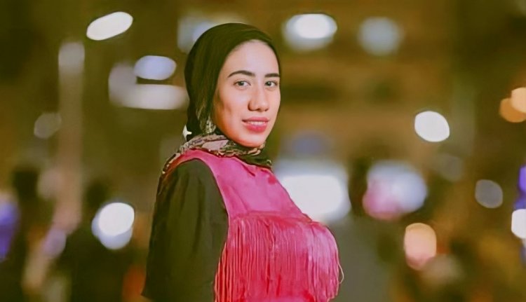 Zainab Hassan is a 25-year-old graduated from the Faculty of Commerce English section Cairo  University Department of Business Administration.