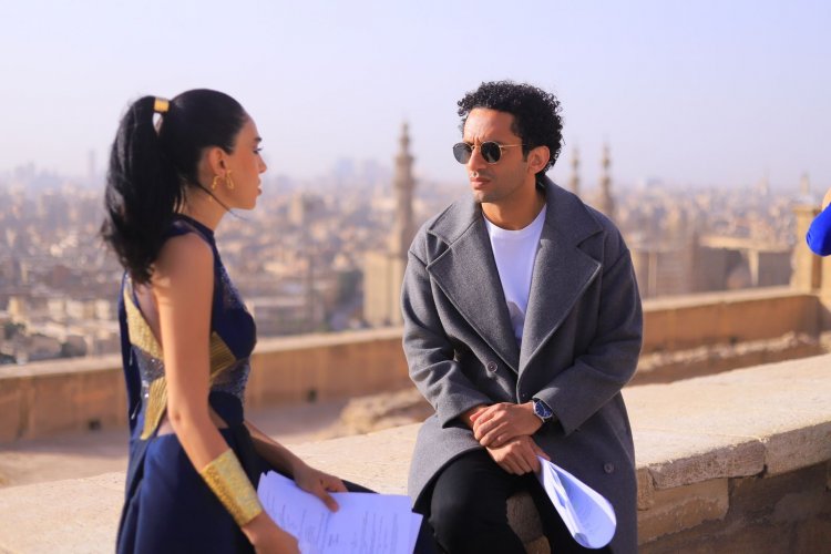 Mohamed Hatem Posts BTS Footage of A’la Nesbet Moshahda