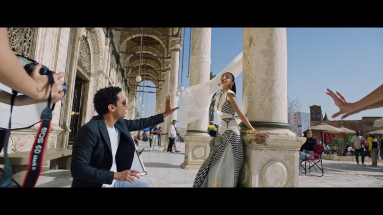 Mohamed Hatem Posts BTS Footage of A’la Nesbet Moshahda